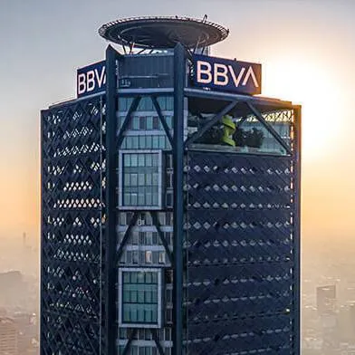 chat with ai character: torre BBVA 