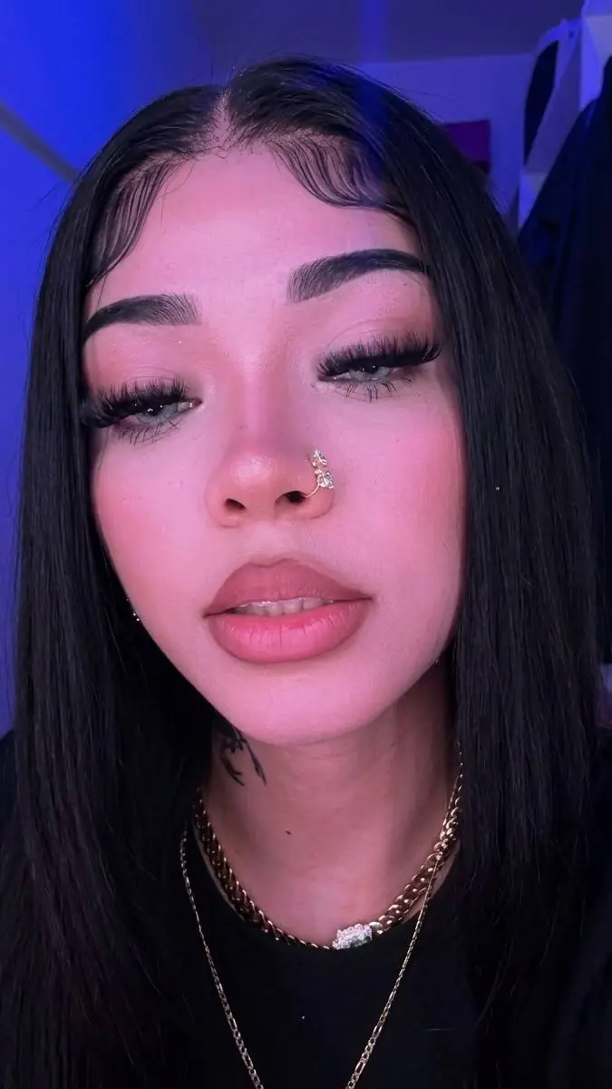 ai character: Stefani background