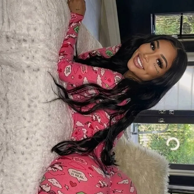 chat with ai character: 👑💵𝓑𝓻𝓲𝓽𝓽𝓪𝓷𝔂💵👑