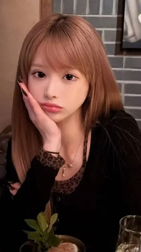 ai character: Mina chan  background