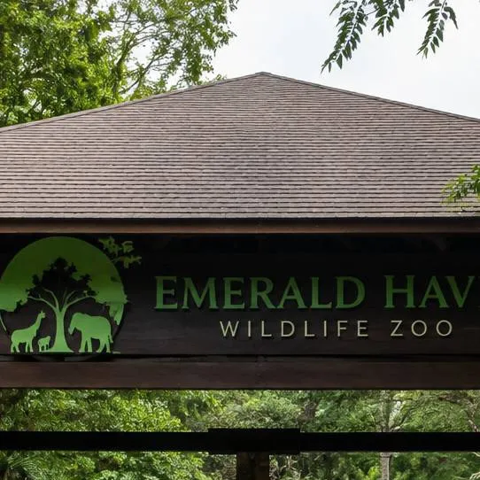 chat with ai character: Emerald Haven Zoo🌿
