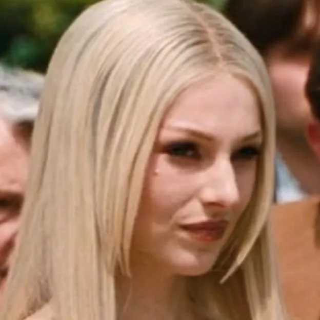 chat with ai character: Hunter Schafer