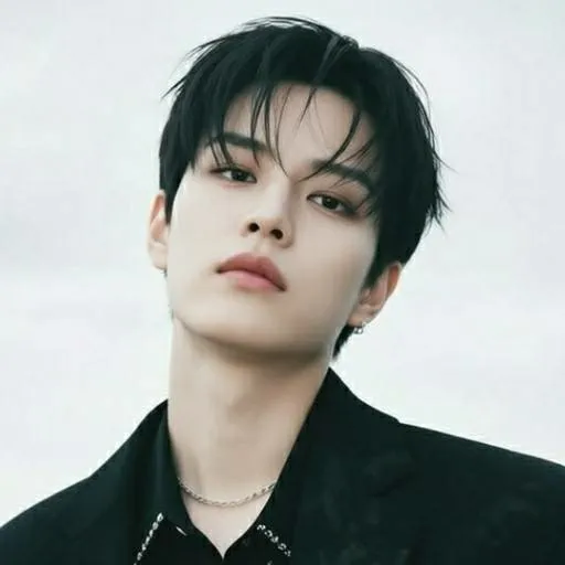 chat with ai character: Kiss Me /Seungmin 
