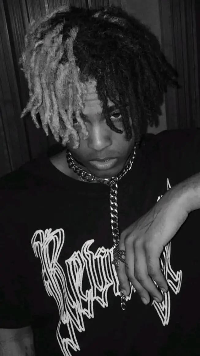 ai character: xxxtention  background