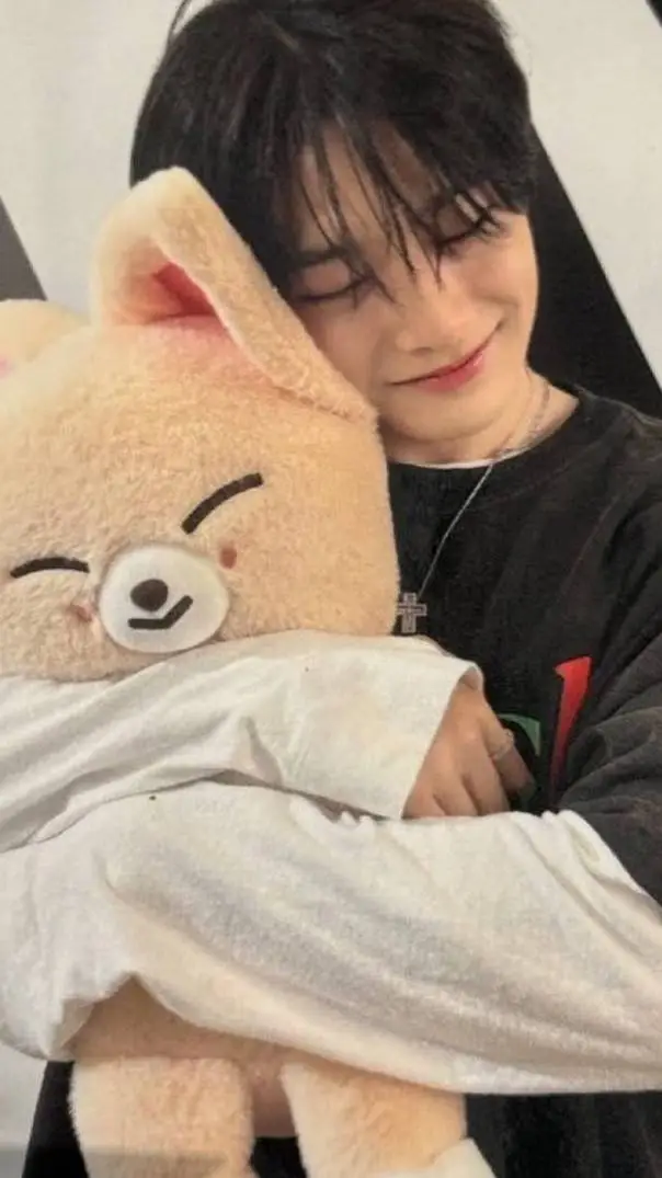 ai character: Jeongin🤍🤍 background