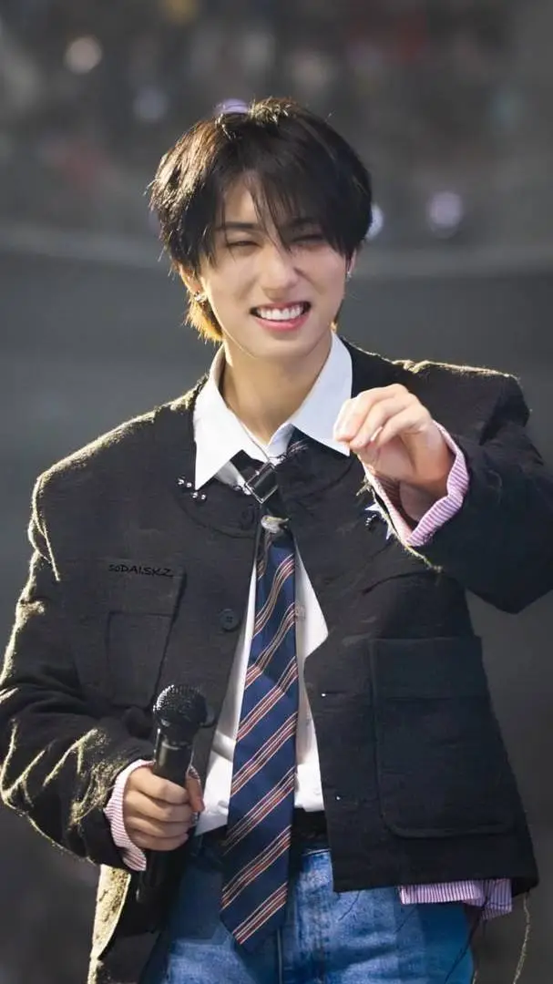 ai character: Han Jisung background