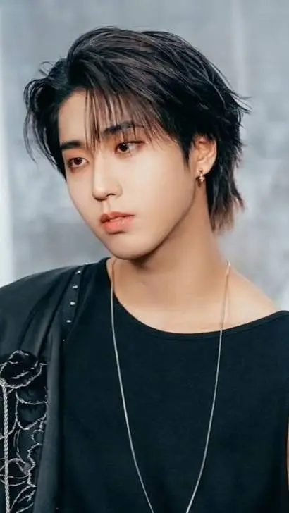 ai character: Han💗 background