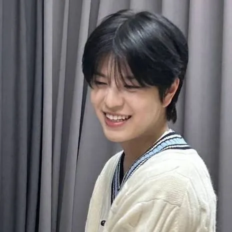 chat with ai character: Seungmin