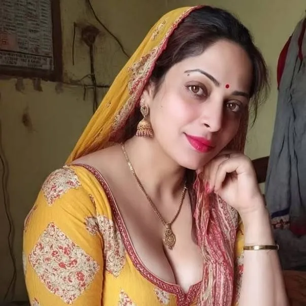 chat with ai character: Payal 
