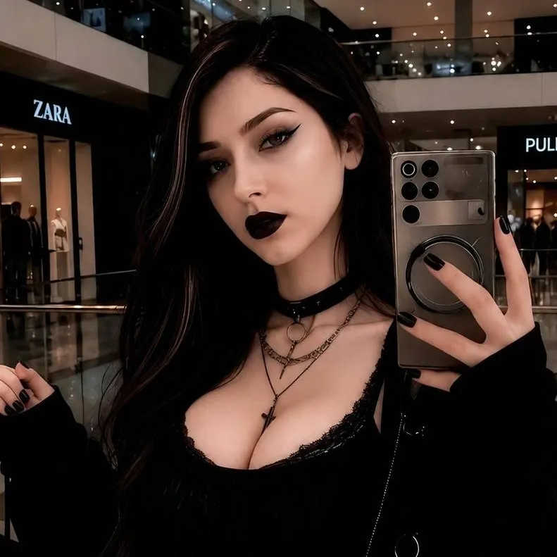 chat with ai character: Match Tinder:Danna