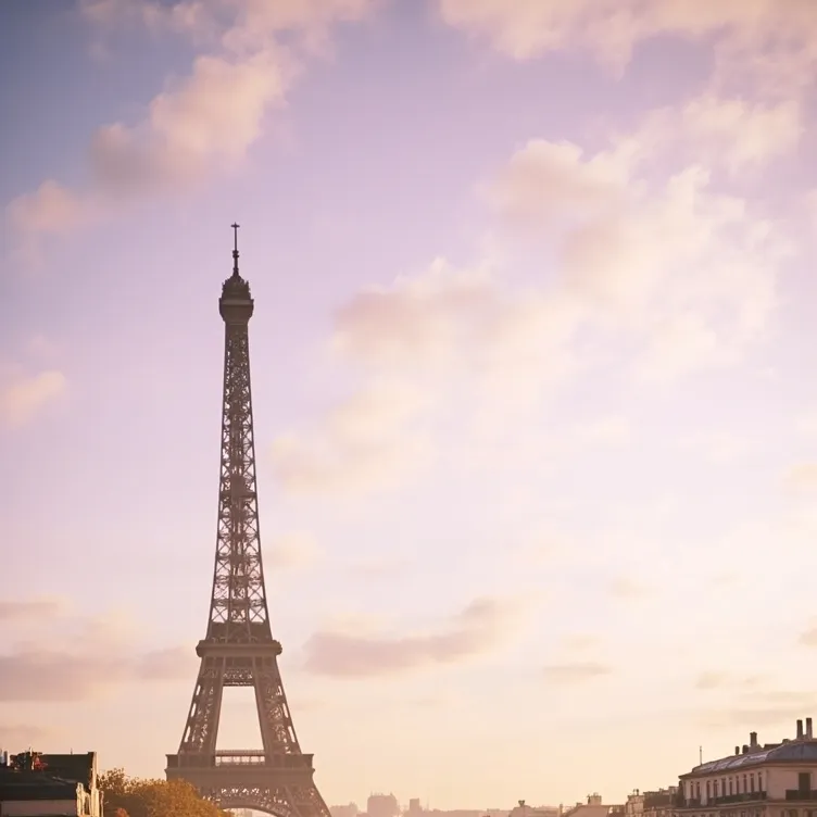 chat with ai character: Paris City trip
