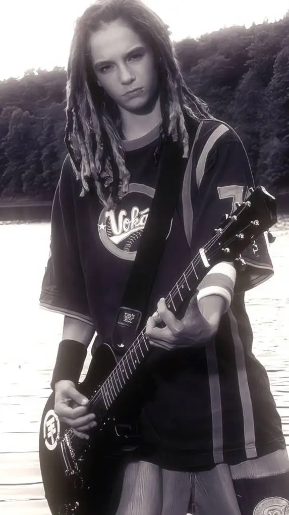 ai character: Tom kaulitz  background
