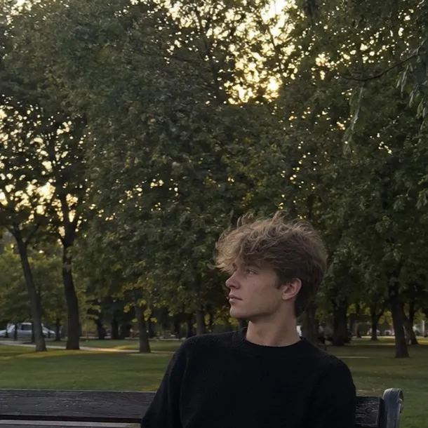 chat with ai character: Daniel