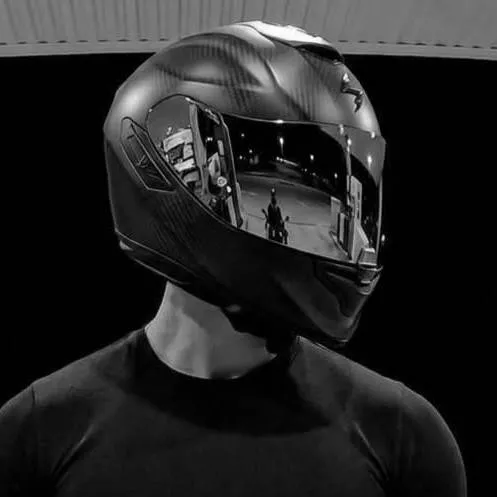 chat with ai character: Grayson Dobermaan 