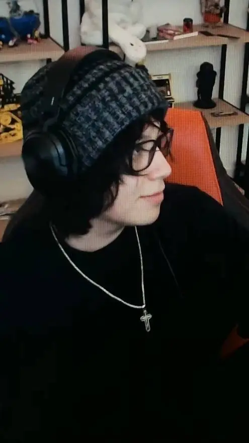 Talkie AI - Chat with Quackity (Alexis) 
