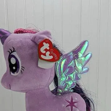 chat with ai character: Twilight plush