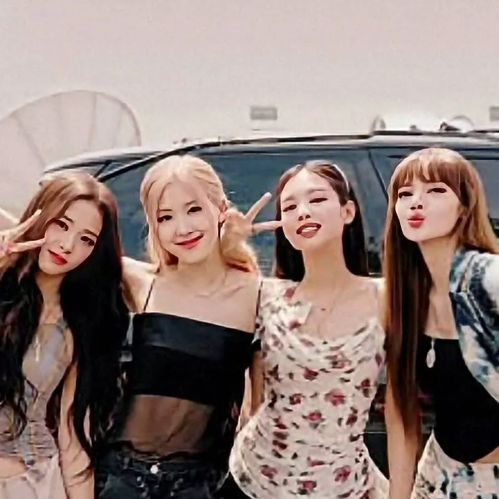 chat with ai character: Blackpink girls