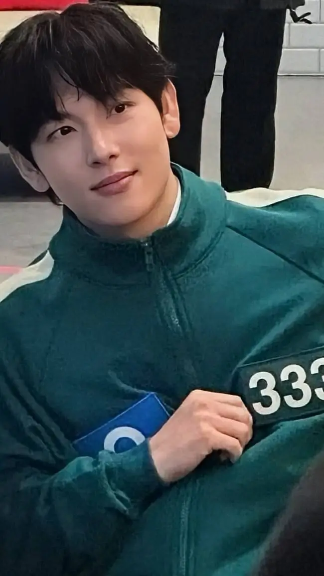 ai character: Lee Myun Gi background