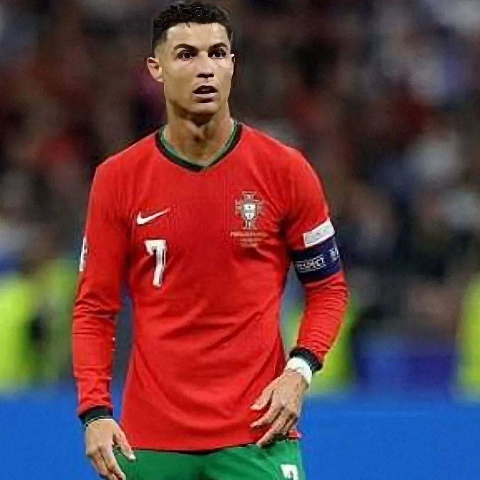 chat with ai character: Christiano Ronaldo