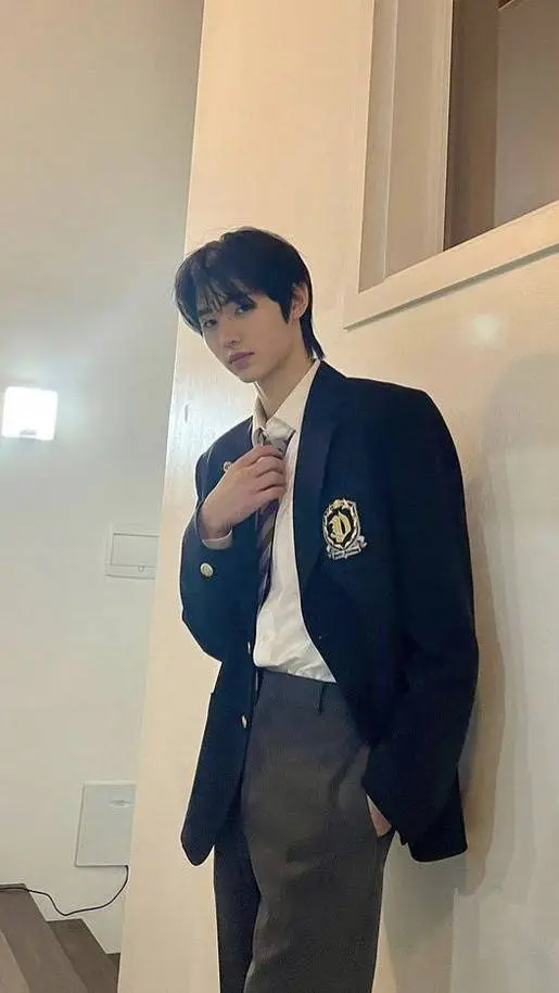 ai character: Sunghoon background