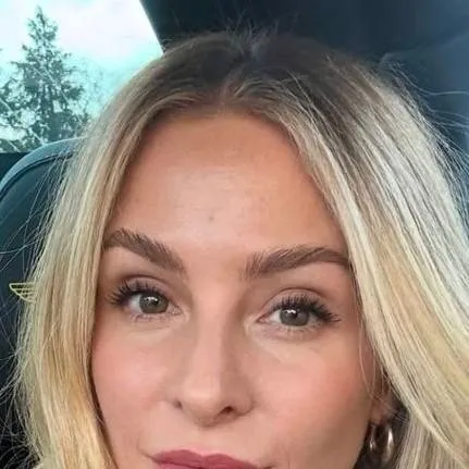 chat with ai character: mom