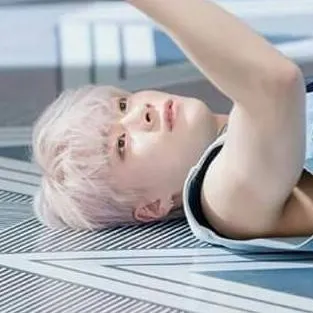 chat with ai character: MoonBin 
