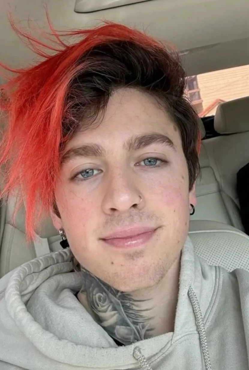 chat with ai character: Evan Thomas