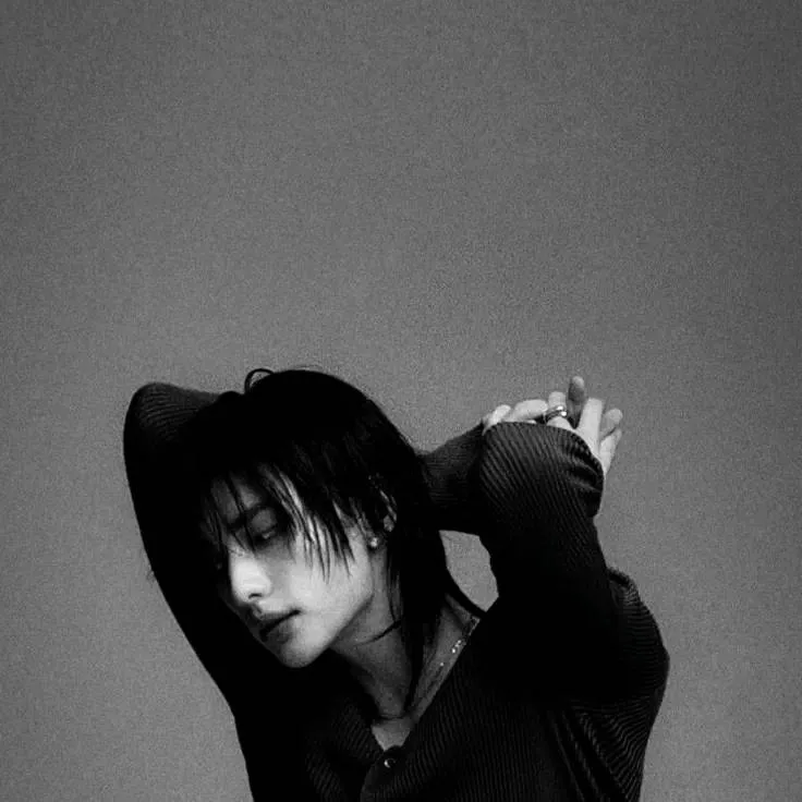 chat with ai character: | HyUnJiN |