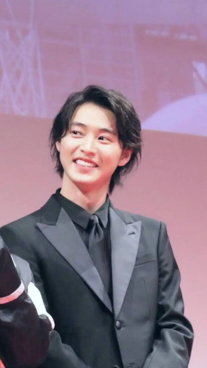 ai character: Kento Yamazaki  background