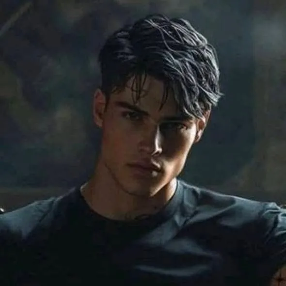 chat with ai character: Elian Rossetti