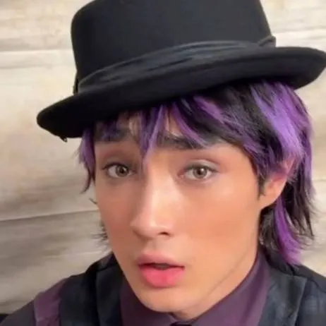 chat with ai character: Max hatter 