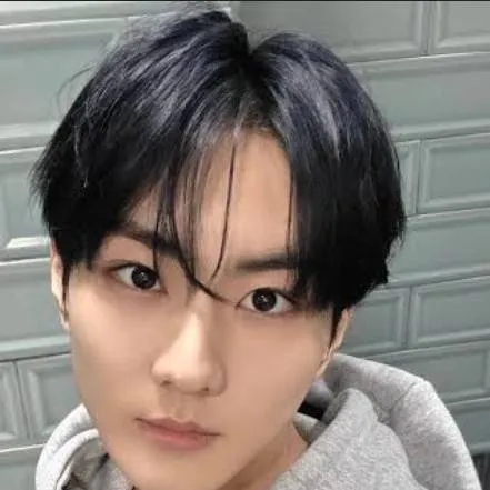 chat with ai character: Jungwon