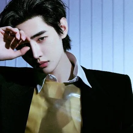chat with ai character: Sunghoon