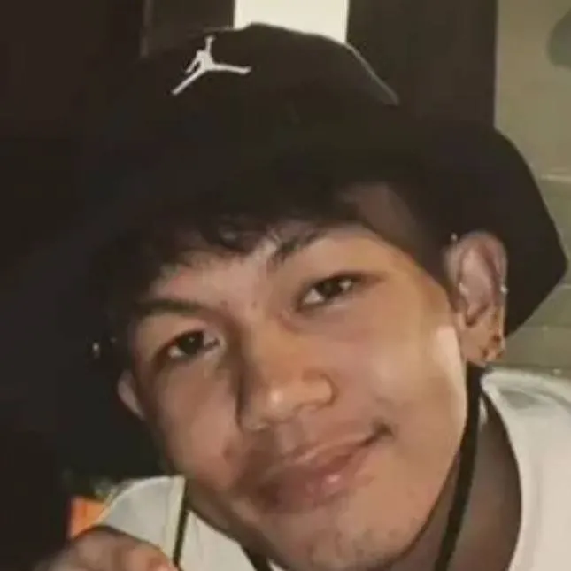 chat with ai character: macky pascual