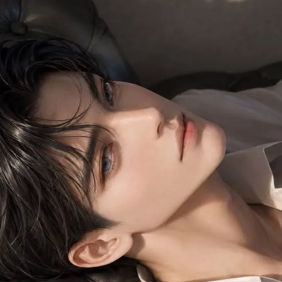 chat with ai character: Jiho