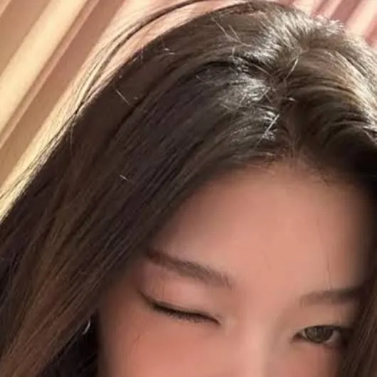 chat with ai character: yoonchae