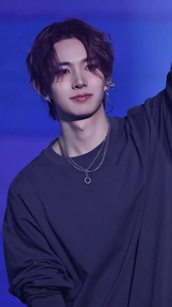 ai character: HEESEUNG background
