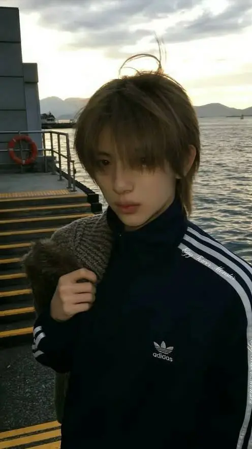 ai character: juhoon background