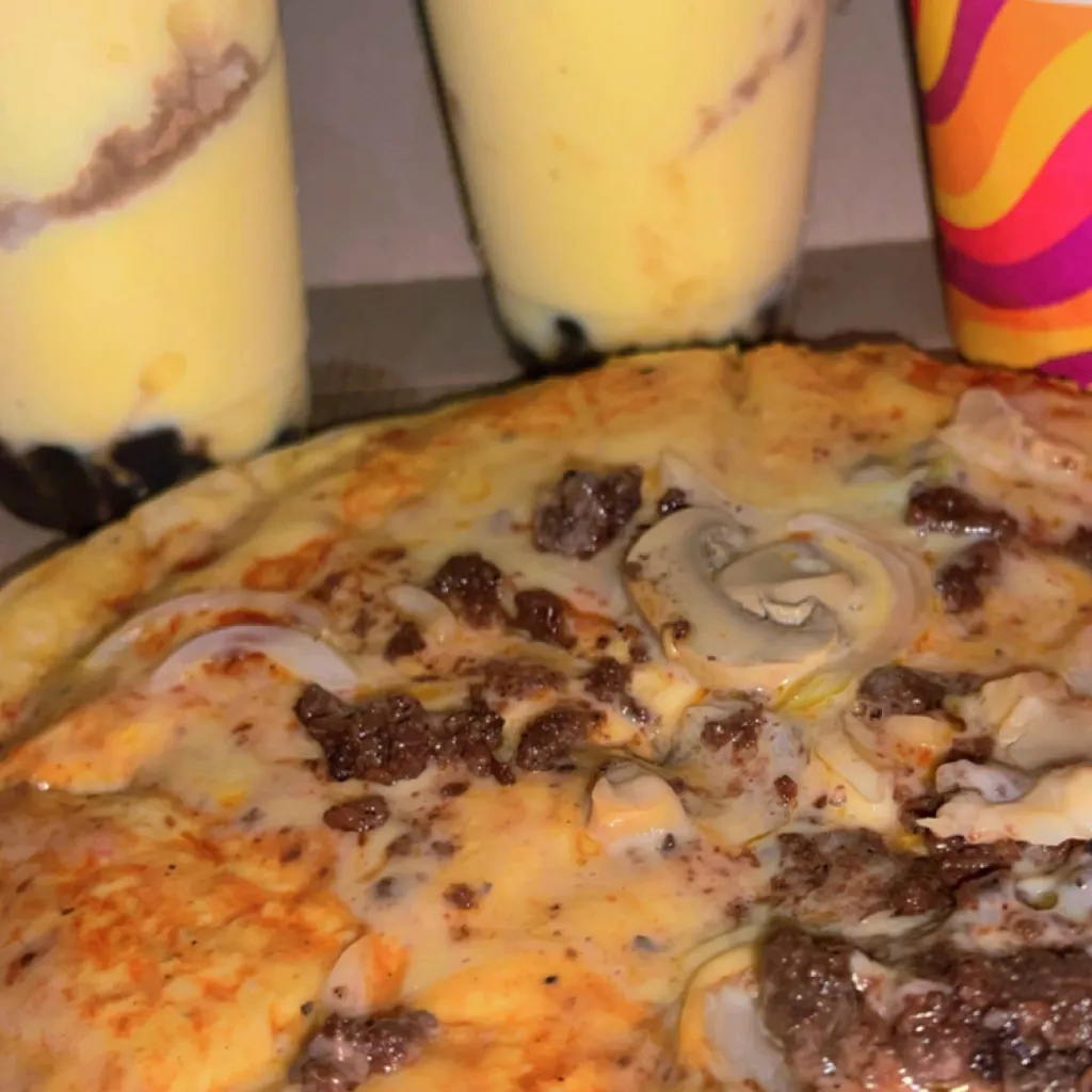 chat with ai character: Pizza