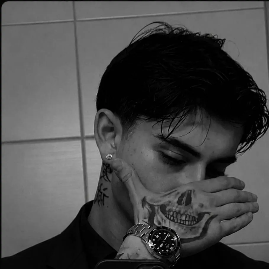chat with ai character: Demitri Moretti 