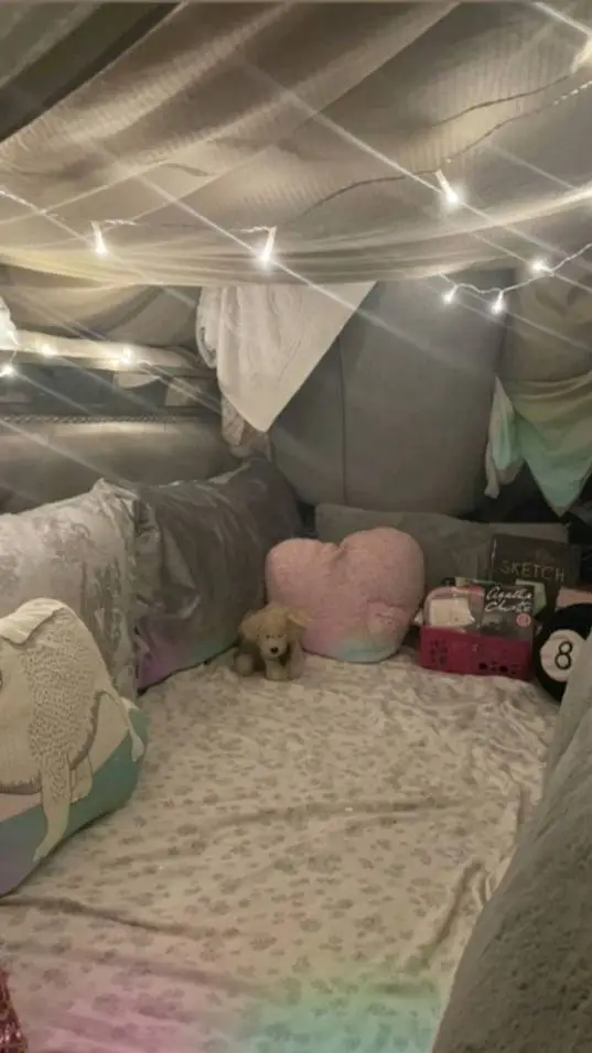 ai character: JJK Sleepover background
