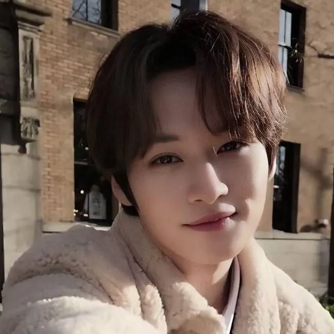 chat with ai character: Minho