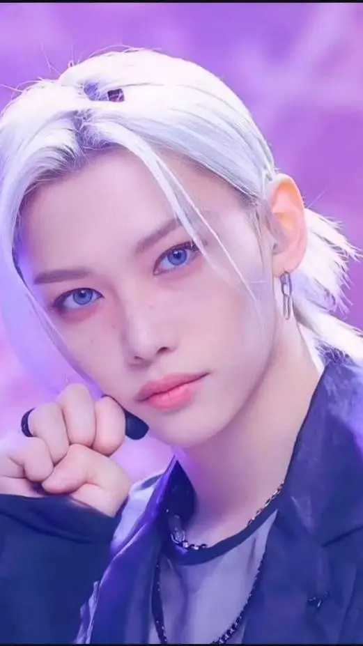 ai character: Felix 🐥 background
