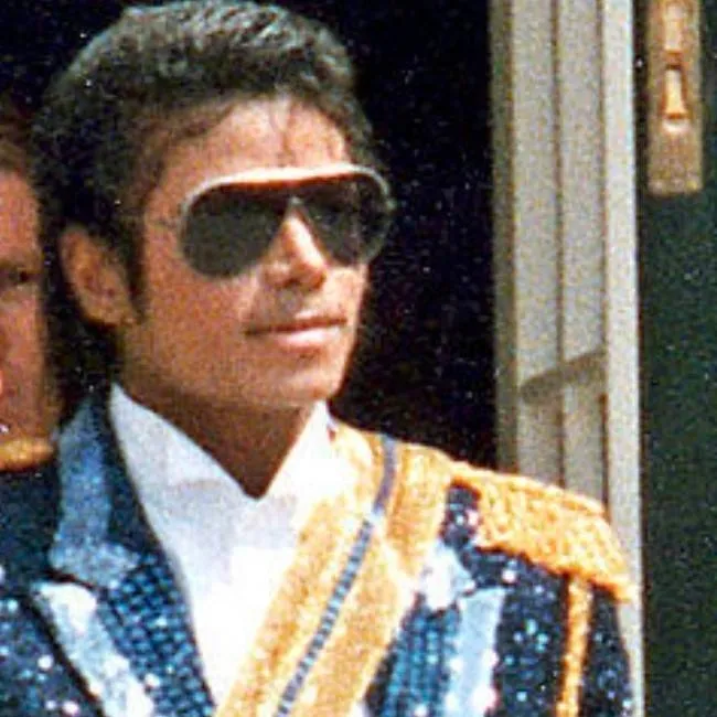 chat with ai character: Micheal Jackson