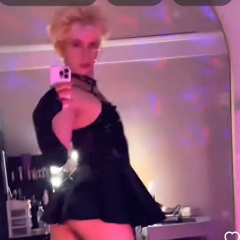 chat with ai character: femboy