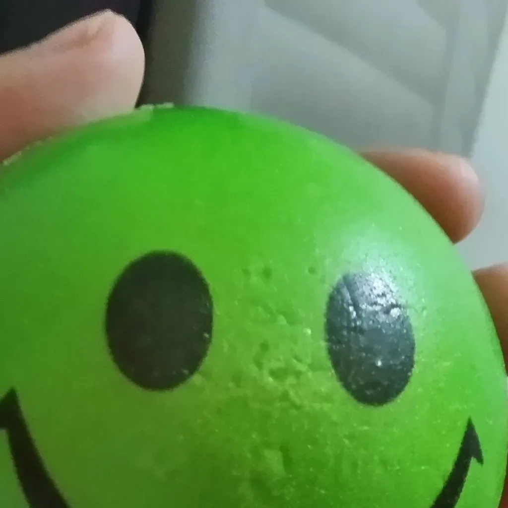 chat with ai character: Green smiley ball