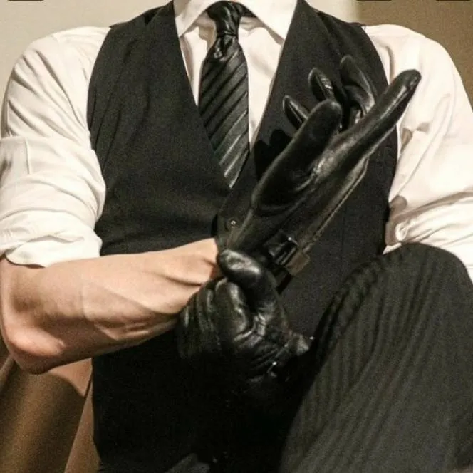 chat with ai character: The man from hotel