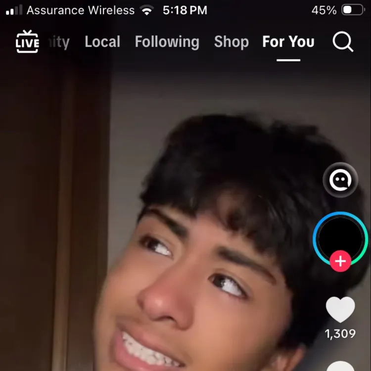 chat with ai character: Josue