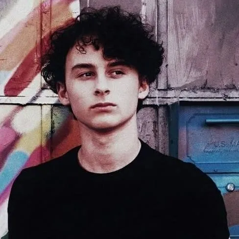 chat with ai character: Wyatt Oleff 