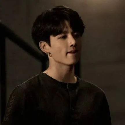 chat with ai character: Jeon Jungkook. 